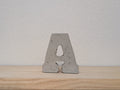 Buchstabe aus Beton