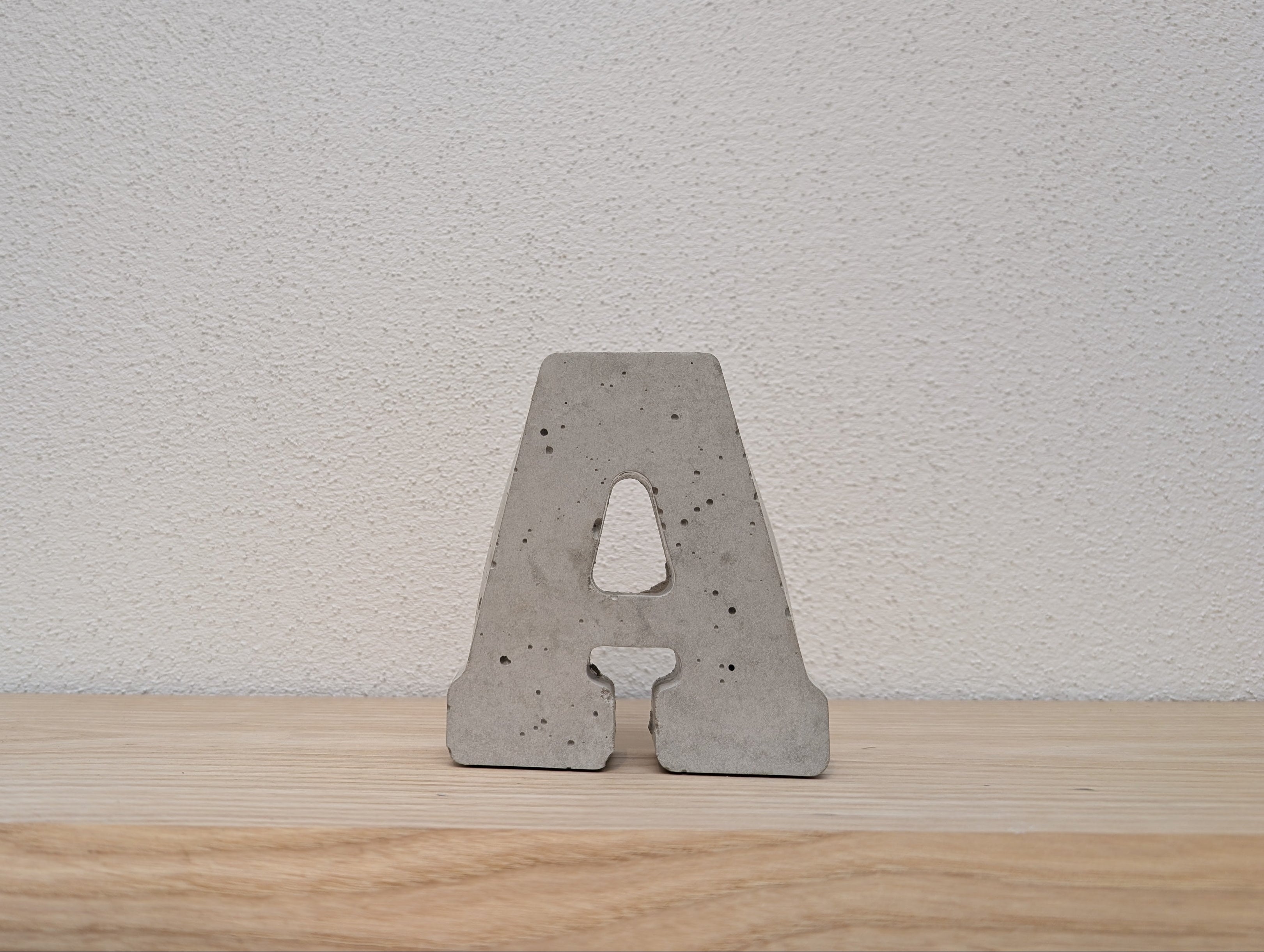 Buchstabe aus Beton