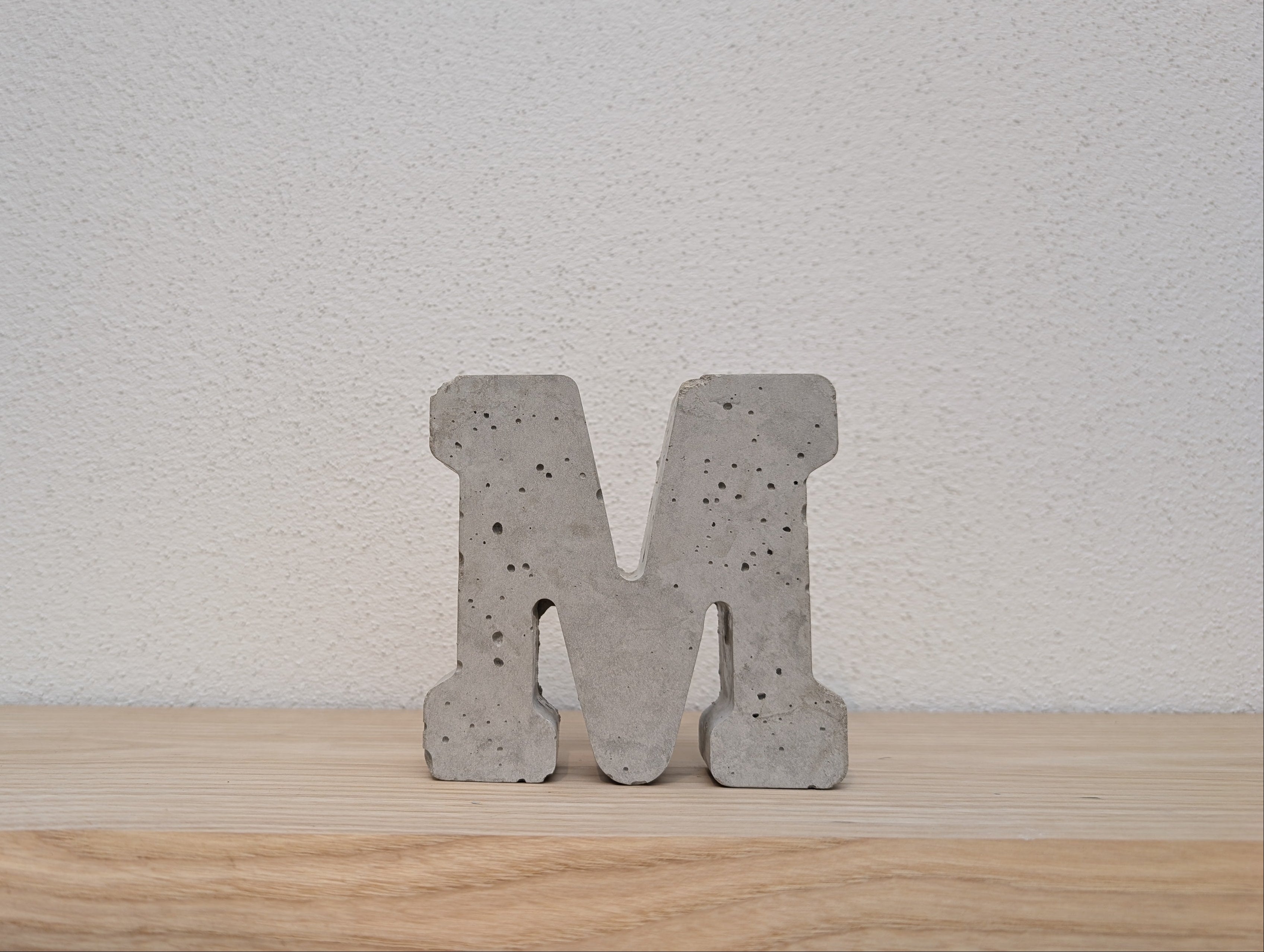Buchstabe aus Beton