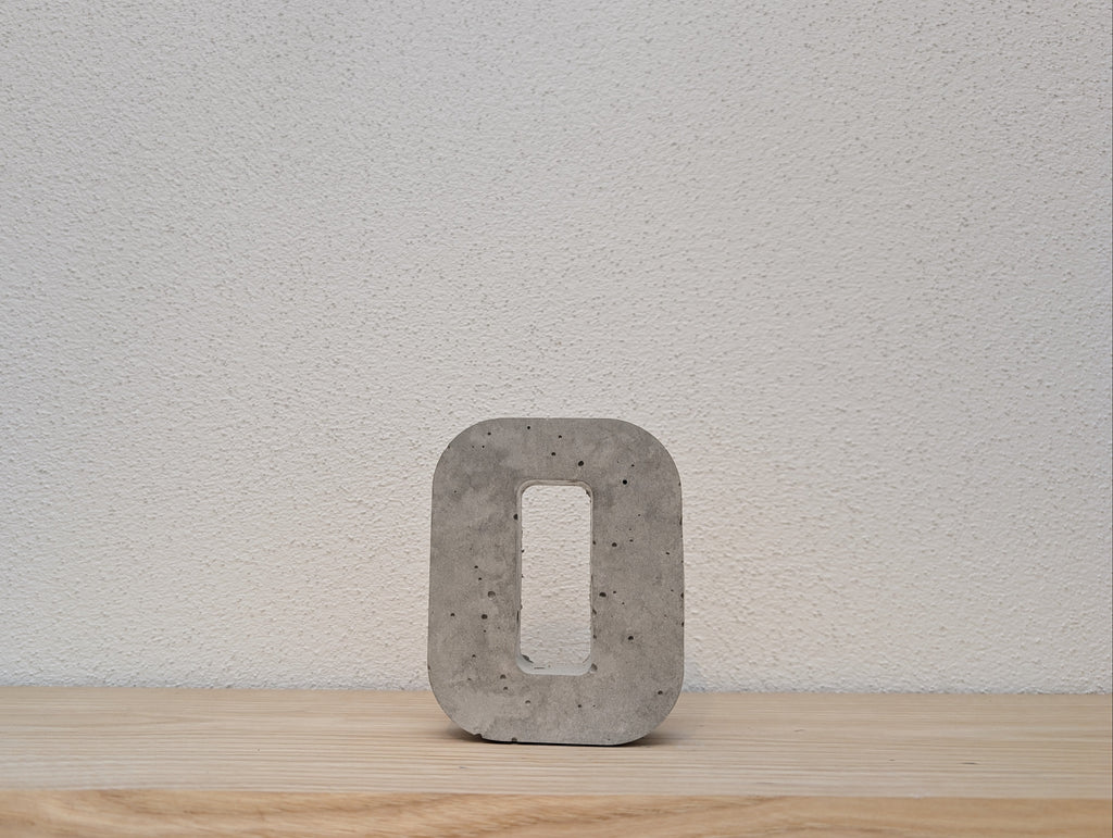 Buchstabe aus Beton