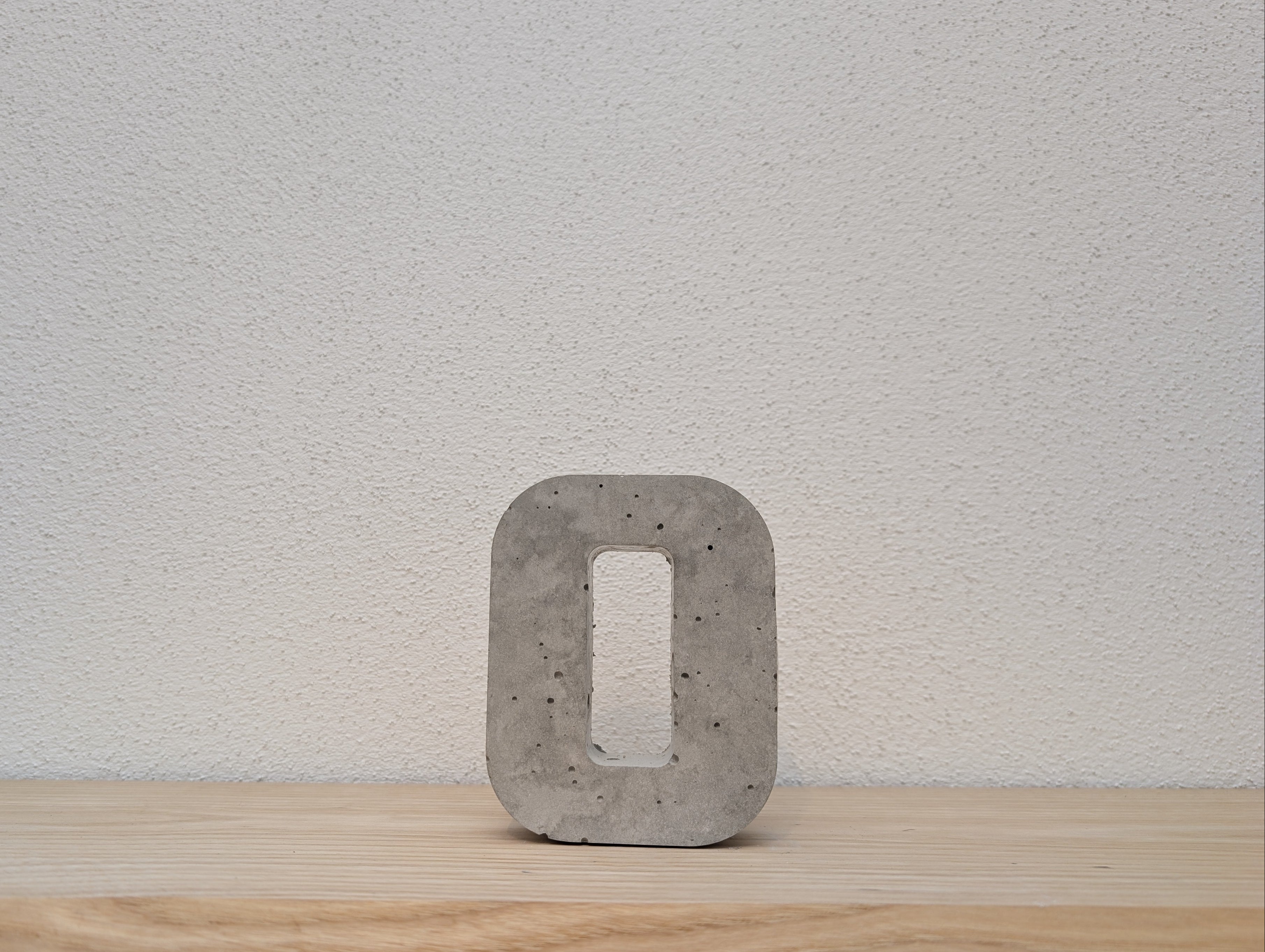 Buchstabe aus Beton