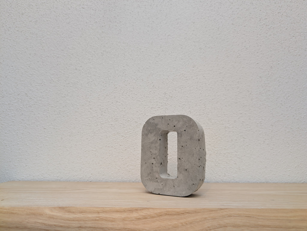 Buchstabe aus Beton