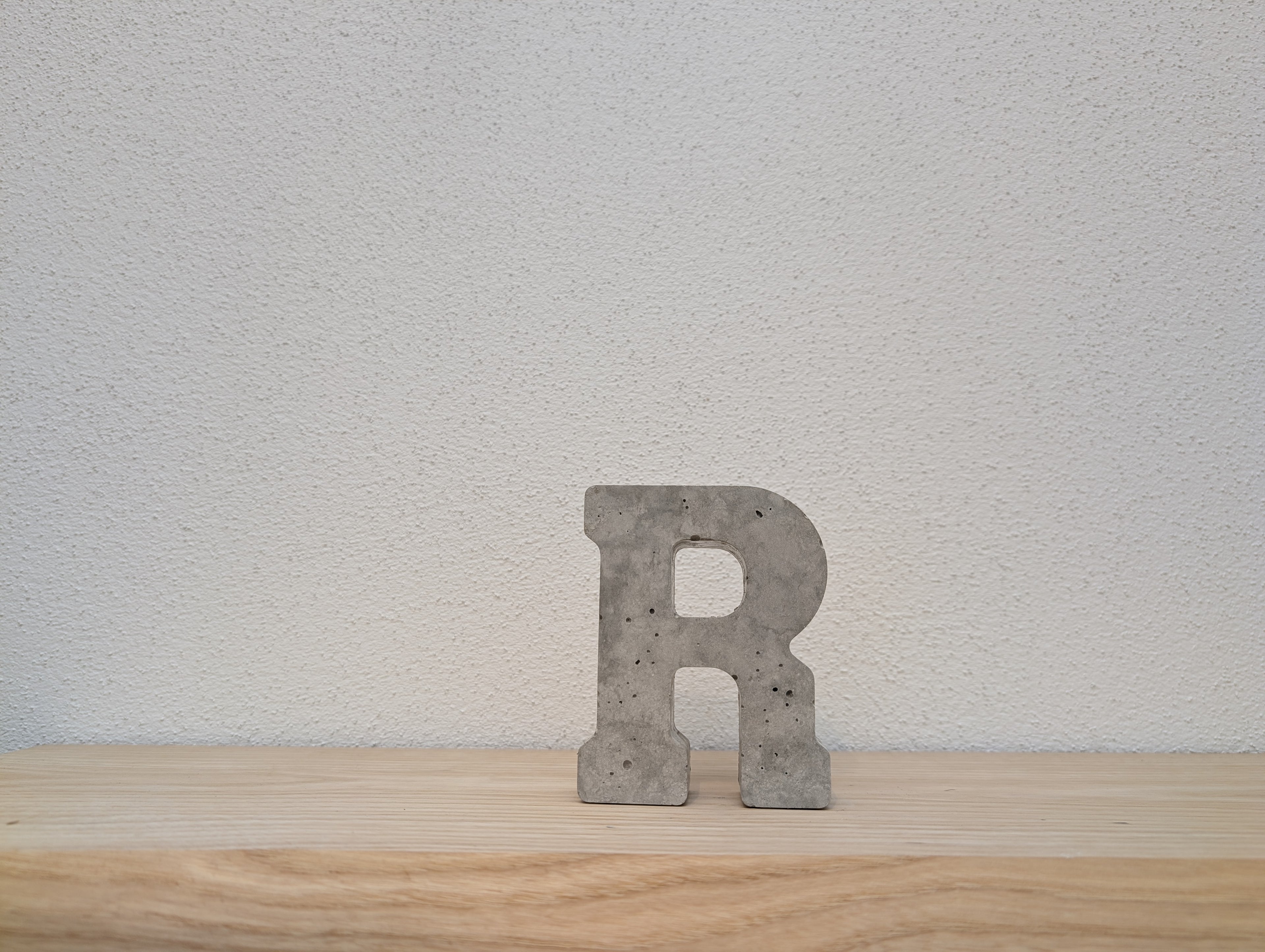 Buchstabe aus Beton