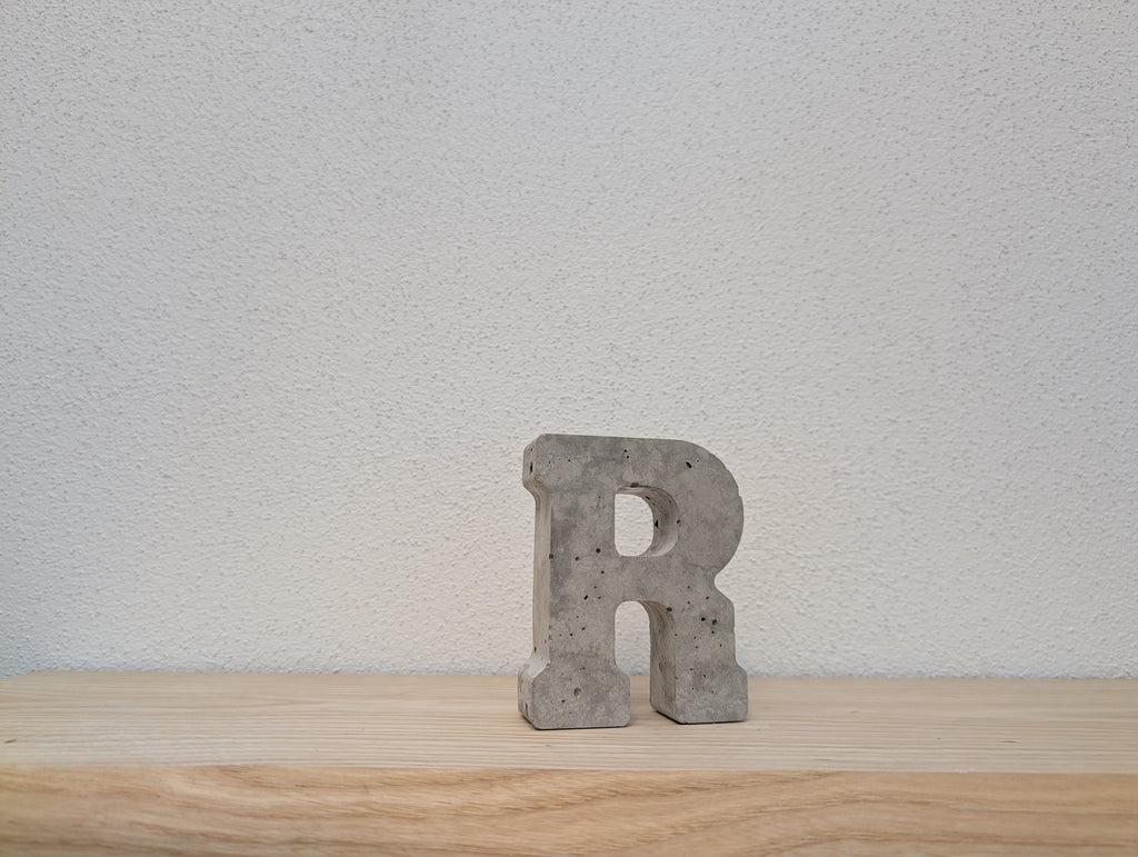 Buchstabe aus Beton