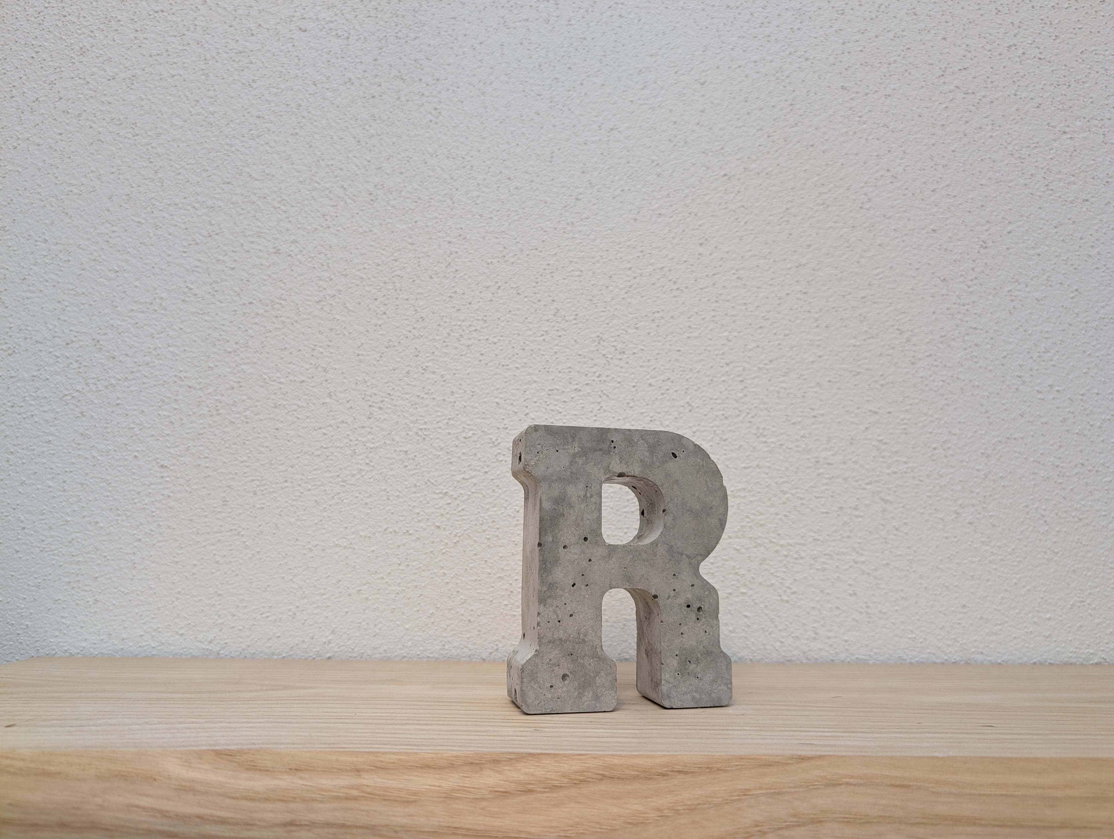 Buchstabe aus Beton