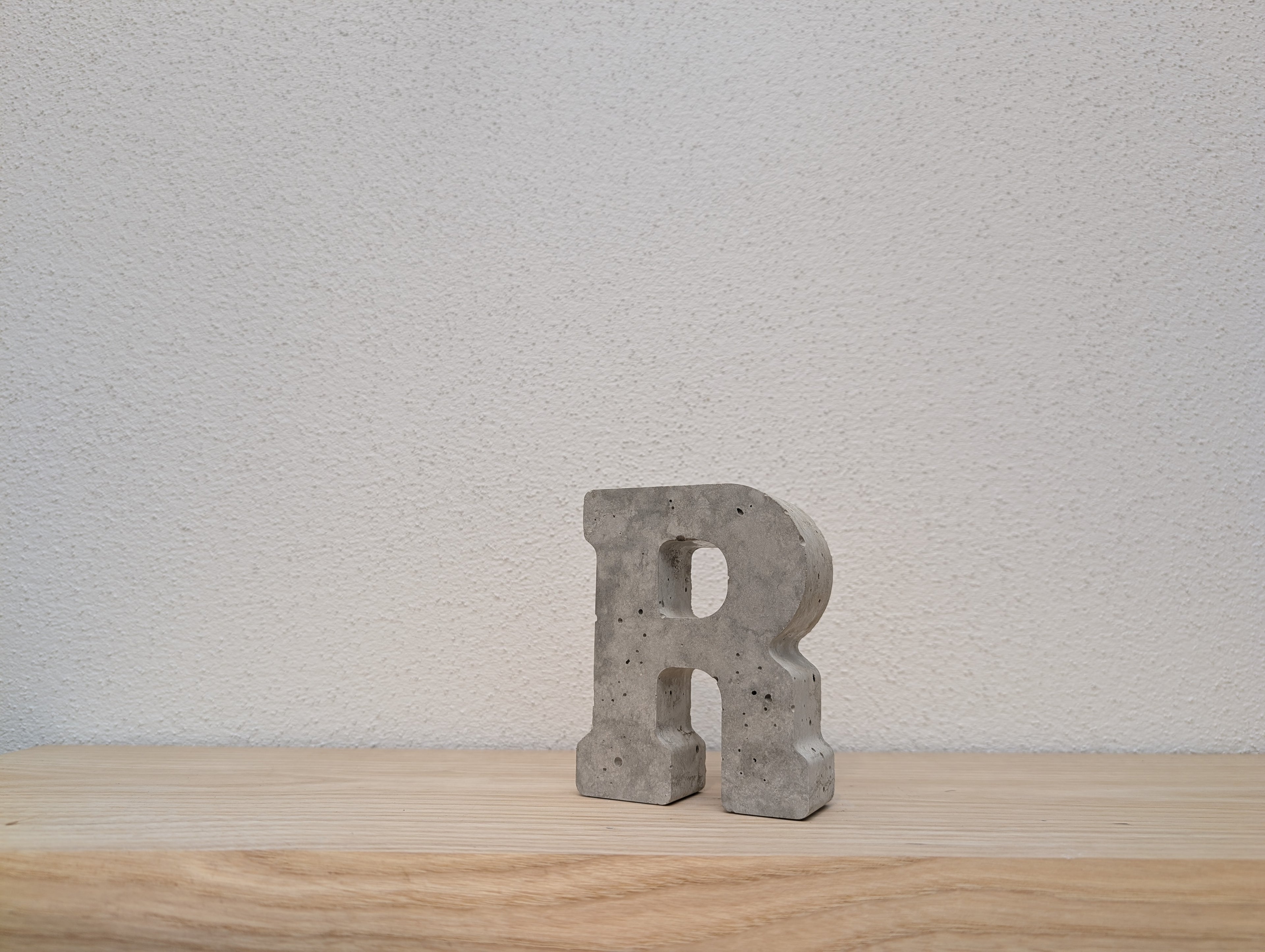Buchstabe aus Beton